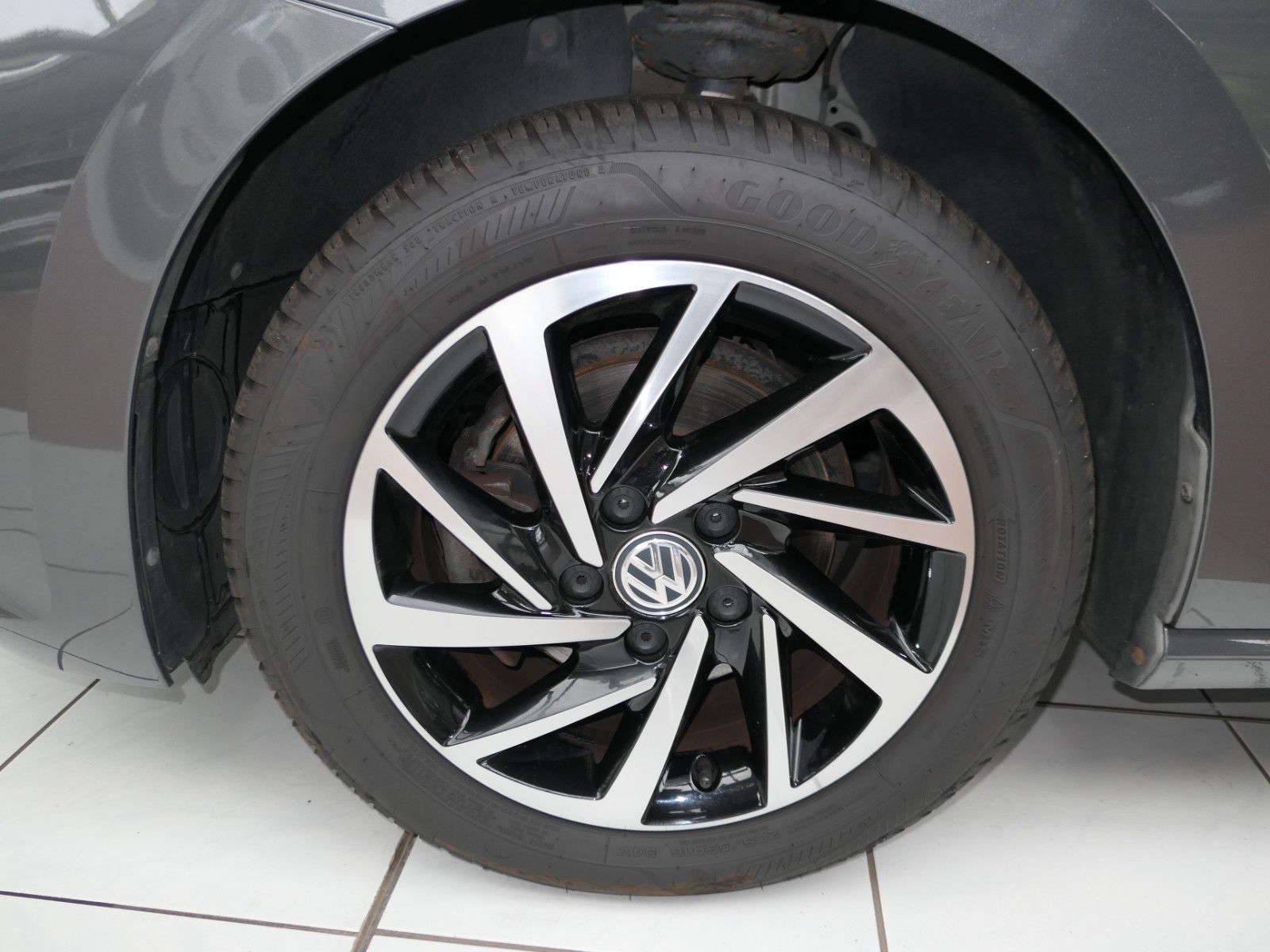 Fahrzeugabbildung Volkswagen Golf 7 Sportsvan  LM*DSG*NAVI+AppConnect*