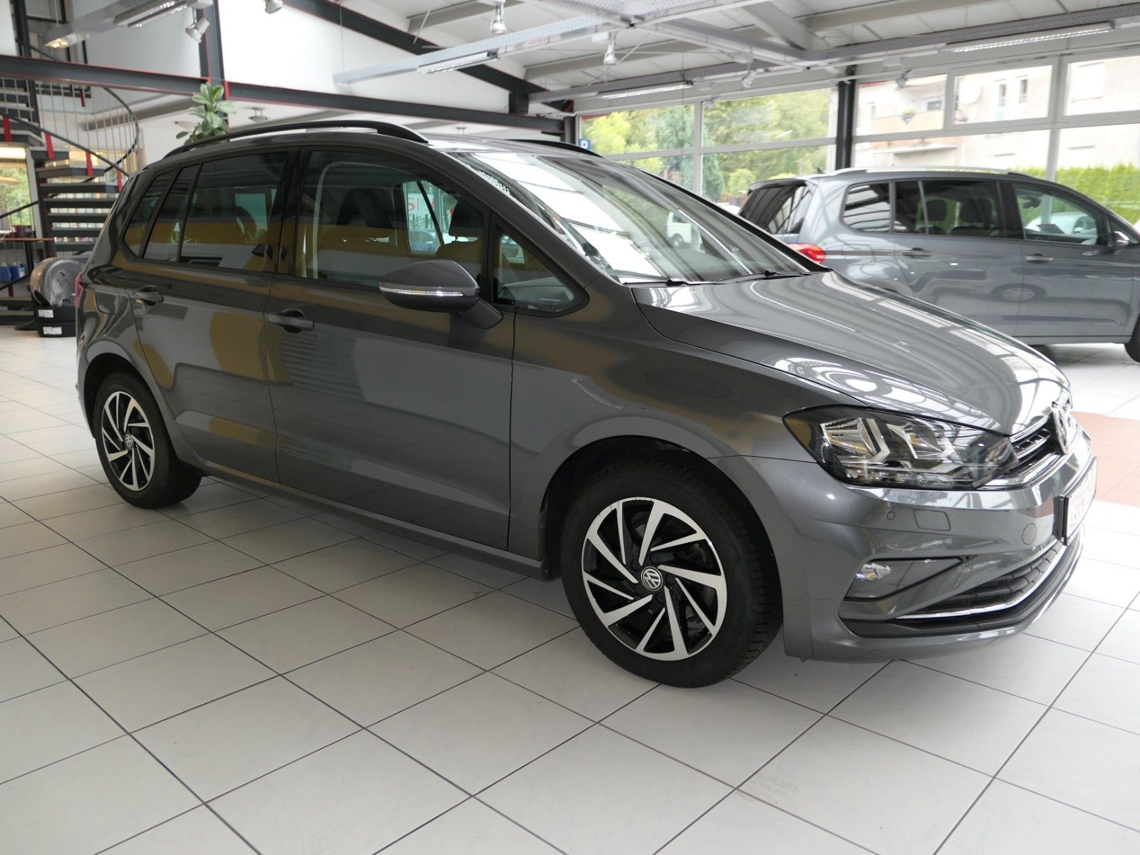 Fahrzeugabbildung Volkswagen Golf 7 Sportsvan  LM*DSG*NAVI+AppConnect*