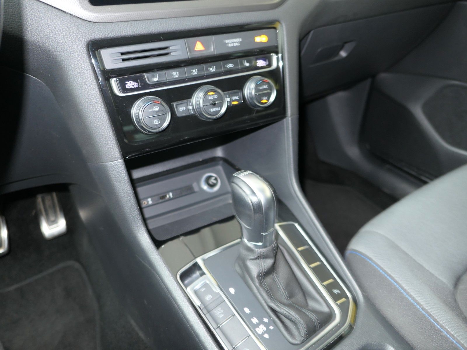 Fahrzeugabbildung Volkswagen Golf 7 Sportsvan  LM*DSG*NAVI+AppConnect*