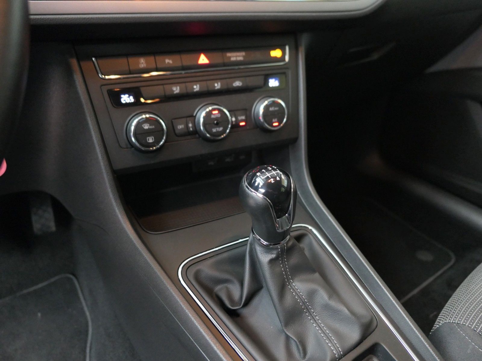 Fahrzeugabbildung SEAT Leon Navi*PDC*LM*DAB*GRA*Sportlenkrad