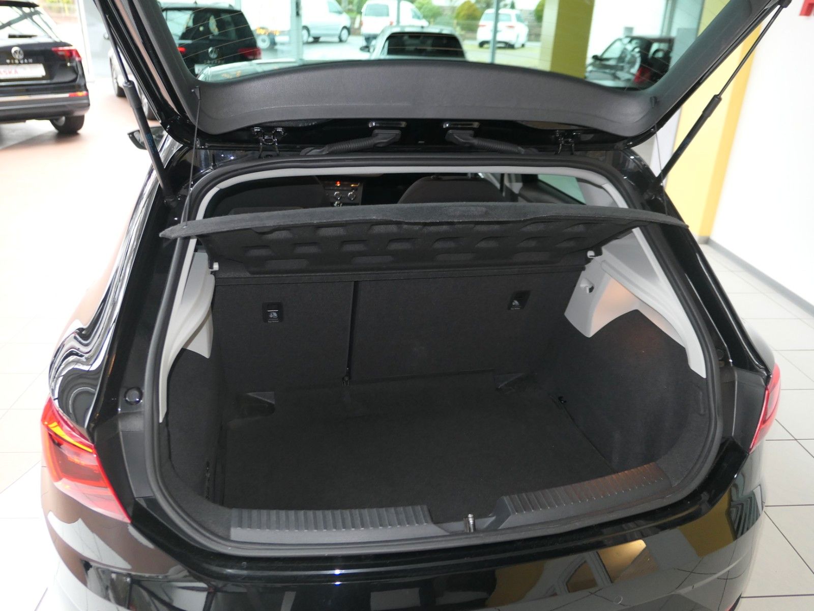 Fahrzeugabbildung SEAT Leon Navi*PDC*LM*DAB*GRA*Sportlenkrad