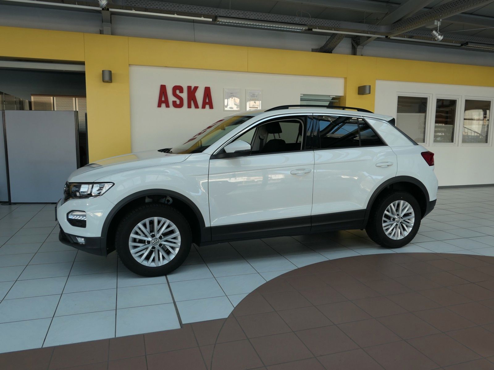Fahrzeugabbildung Volkswagen T-Roc *Navi*+AppConnect*LM*ACC*Verkehrzeichenerk