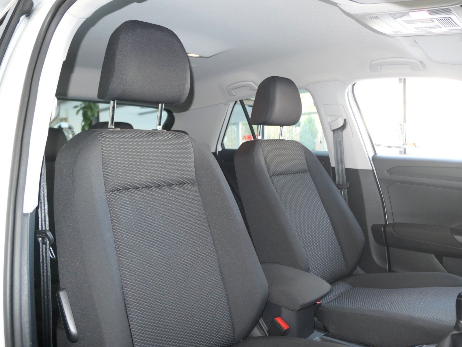 Fahrzeugabbildung Volkswagen T-Roc *Navi*+AppConnect*LM*ACC*Verkehrzeichenerk