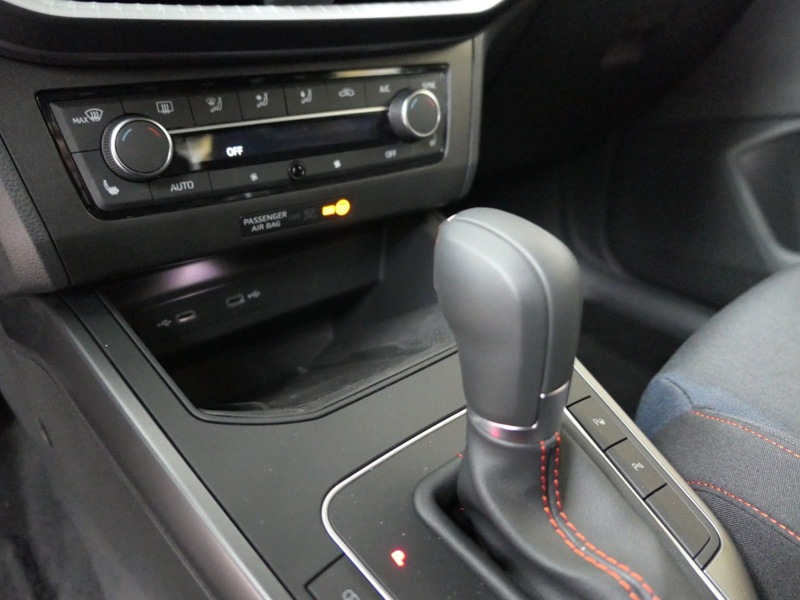 Fahrzeugabbildung SEAT Arona FR Anniversary Edition DSG*Navi* wie neu