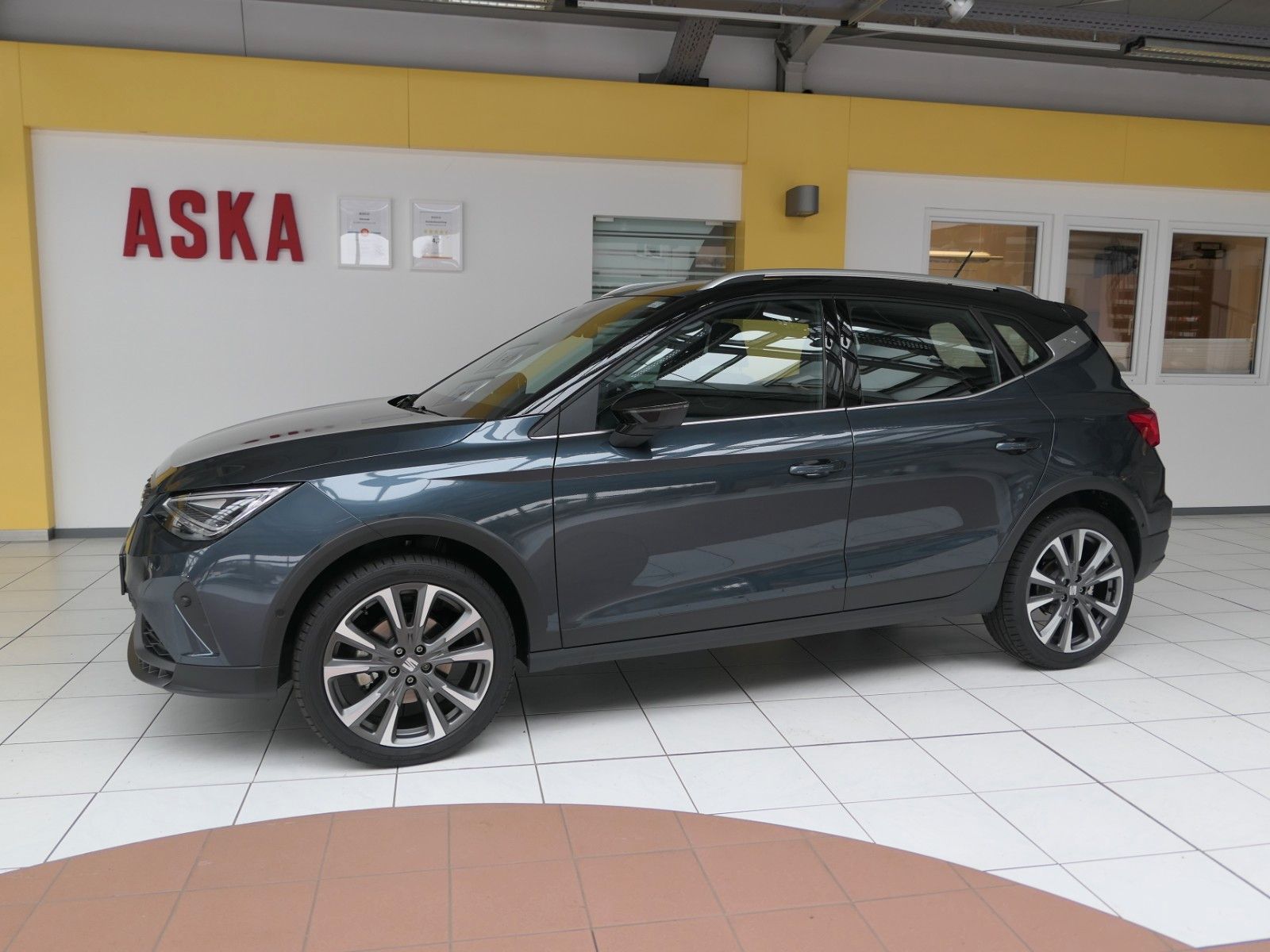 Fahrzeugabbildung SEAT Arona FR Anniversary Edition DSG*Navi* wie neu