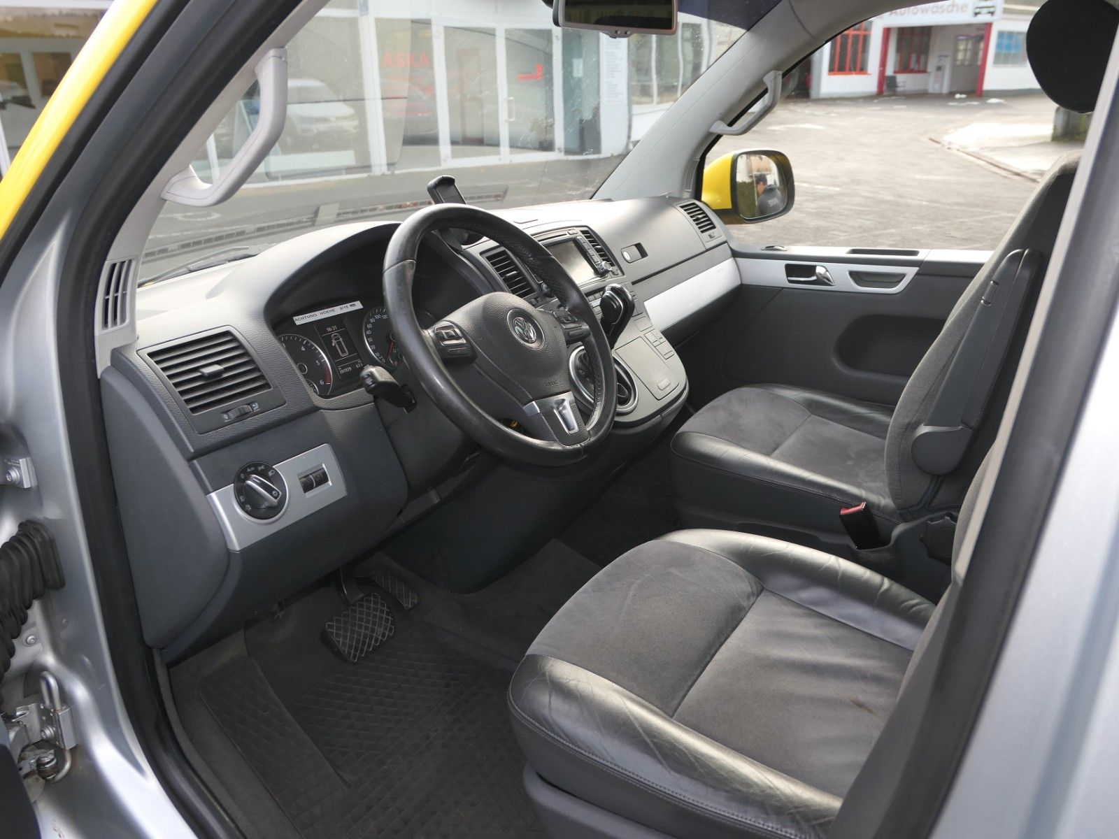 Fahrzeugabbildung Volkswagen T5 Multivan 2.0 TDI 4Motion DSG AHK kl.Innenausb