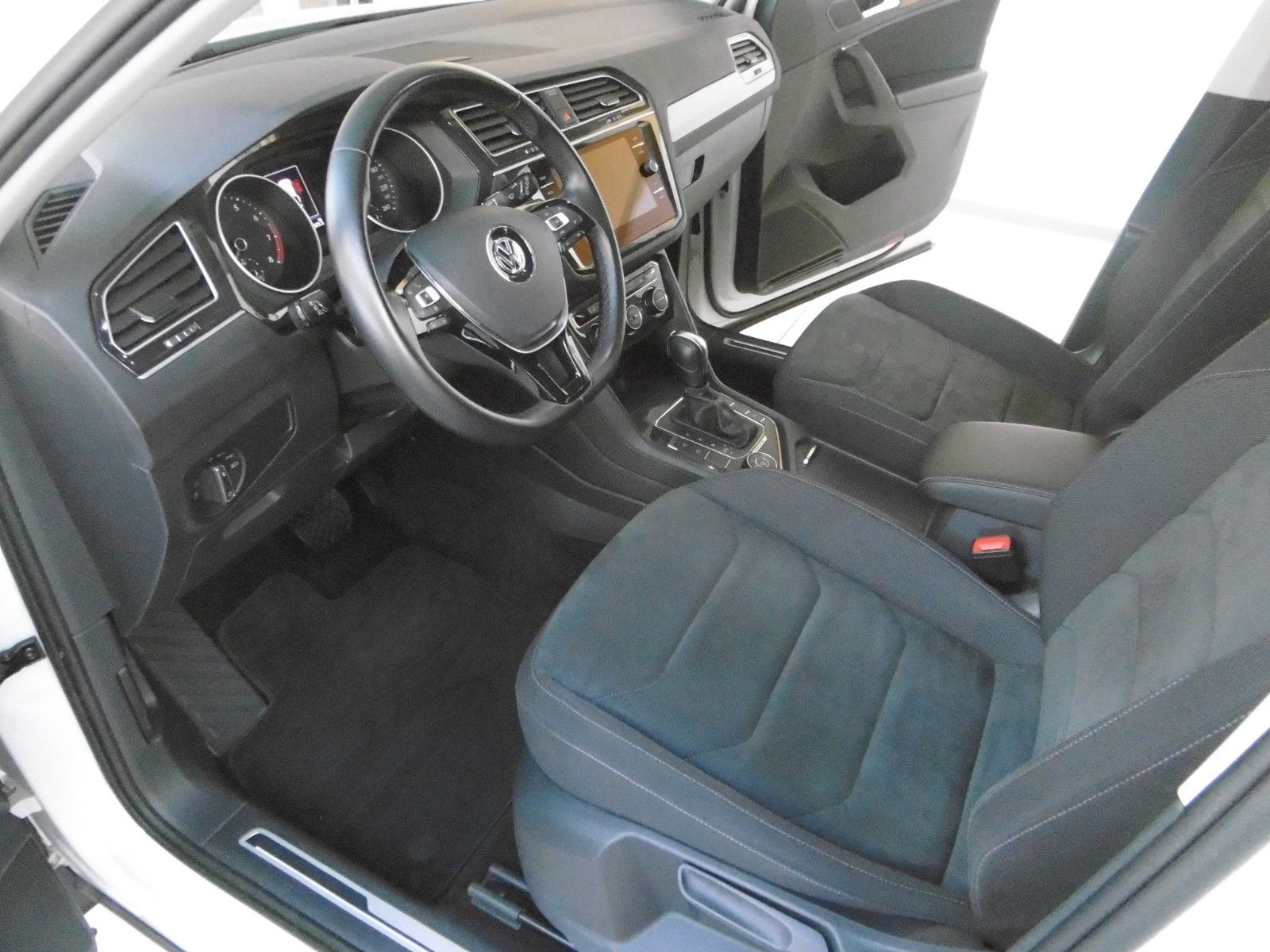 Fahrzeugabbildung Volkswagen Tiguan Highline 2.0 TSI DSG 4Motoin Allrad