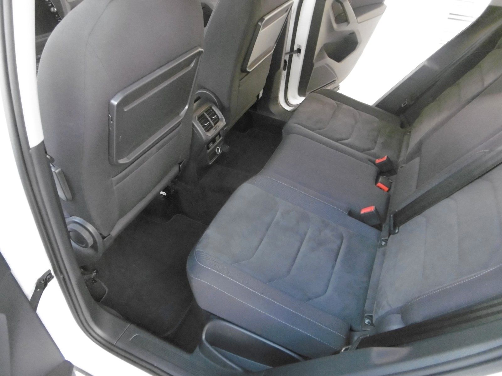 Fahrzeugabbildung Volkswagen Tiguan Highline 2.0 TSI DSG 4Motoin Allrad