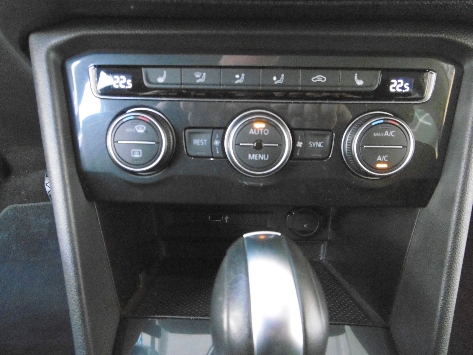 Fahrzeugabbildung Volkswagen Tiguan Highline 2.0 TSI DSG 4Motoin Allrad