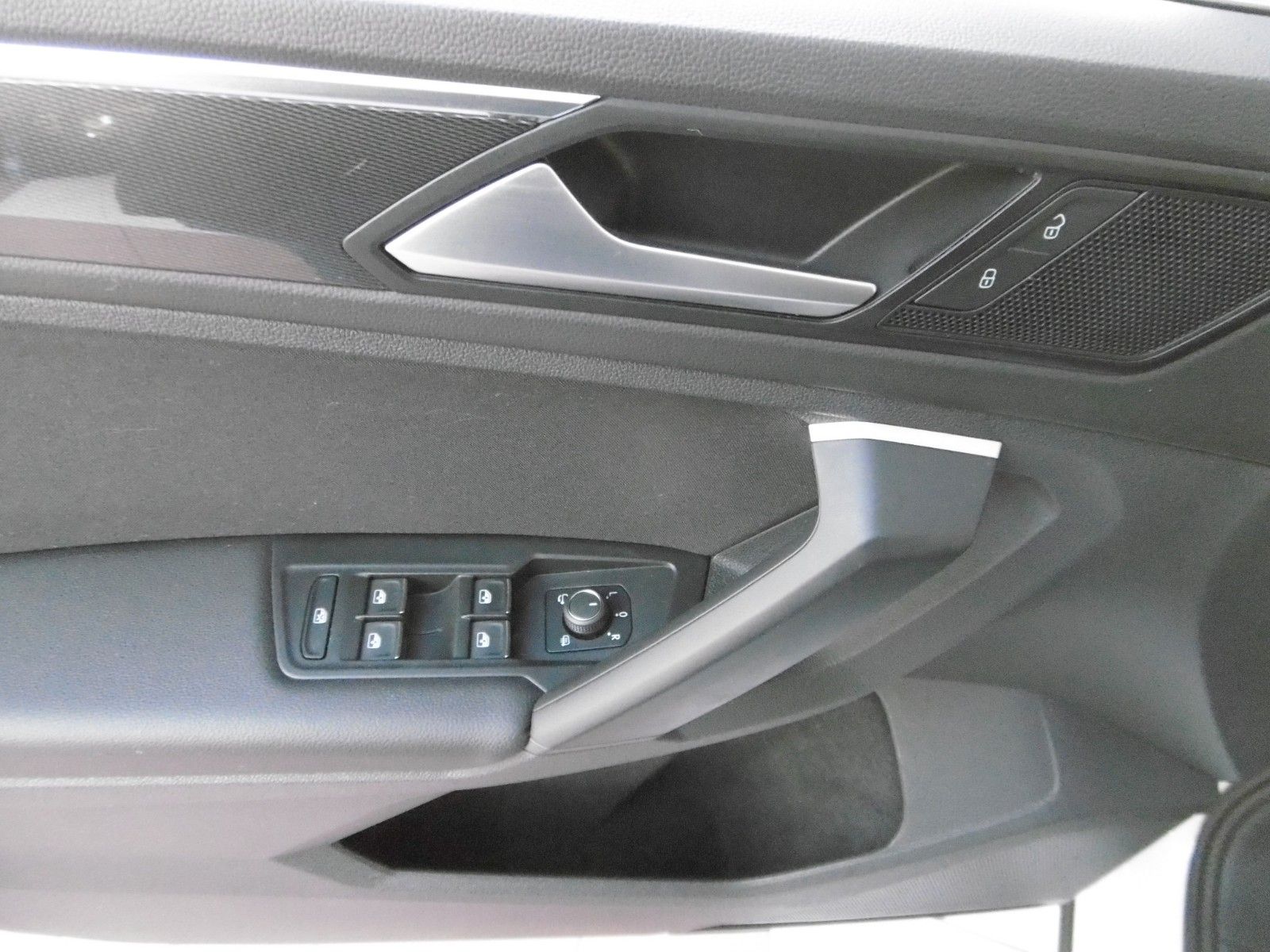 Fahrzeugabbildung Volkswagen Tiguan Highline 2.0 TSI DSG 4Motoin Allrad