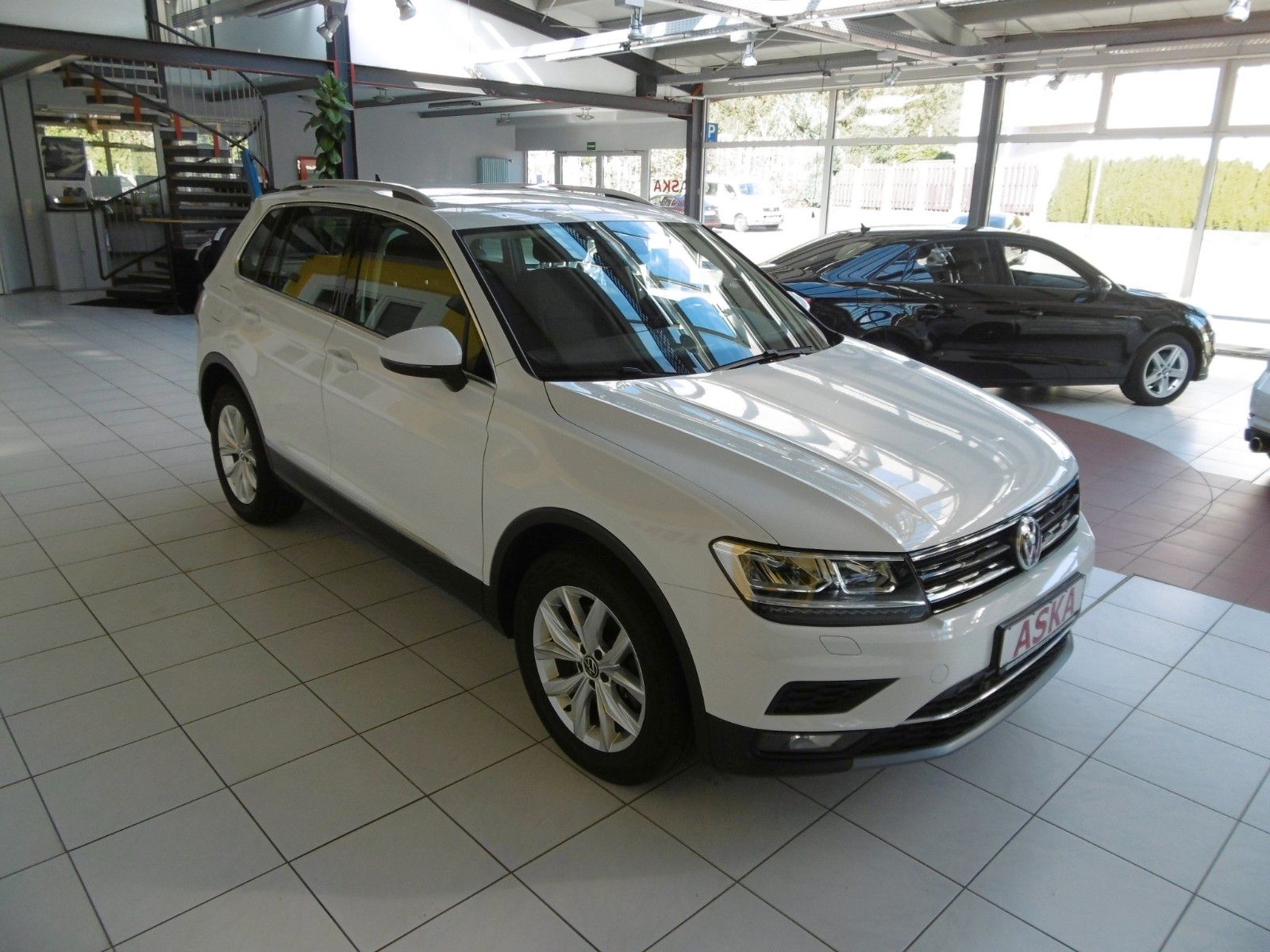 Fahrzeugabbildung Volkswagen Tiguan Highline 2.0 TSI DSG 4Motoin Allrad
