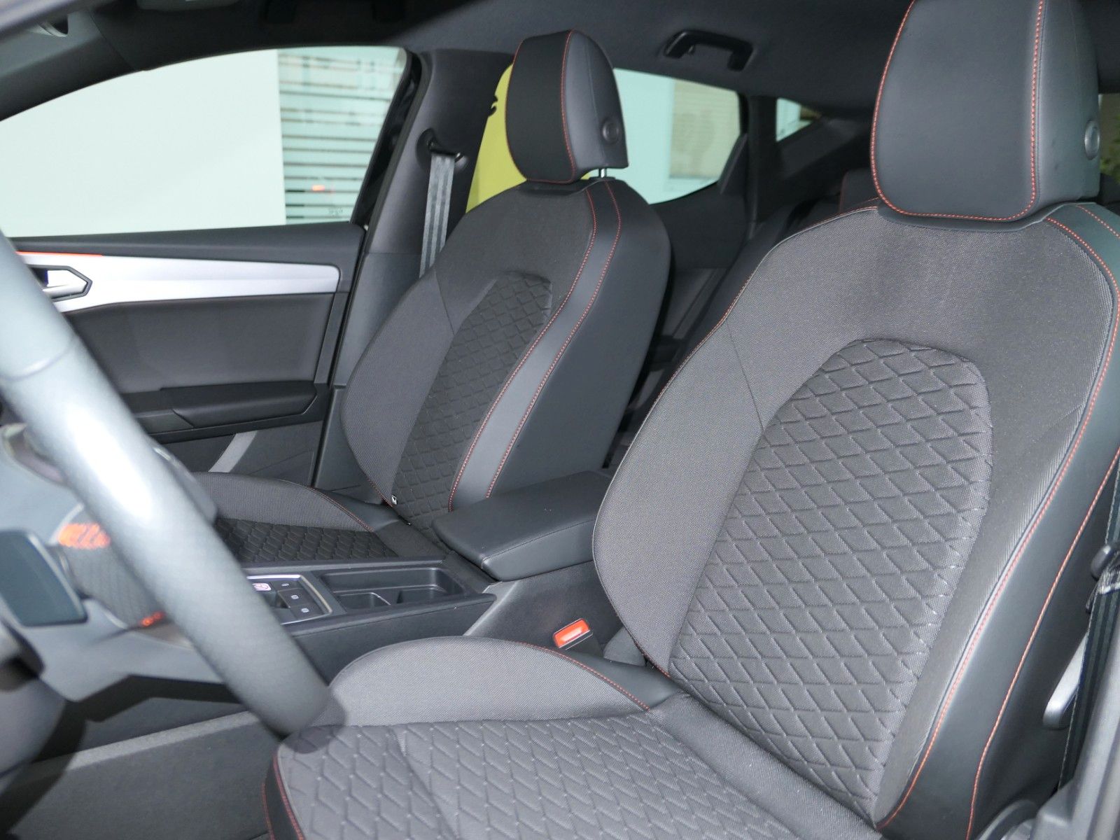 Fahrzeugabbildung SEAT Leon FR 1.5 eTSI*LM*DSG*ACC*RFK*NAVI*FullLink*