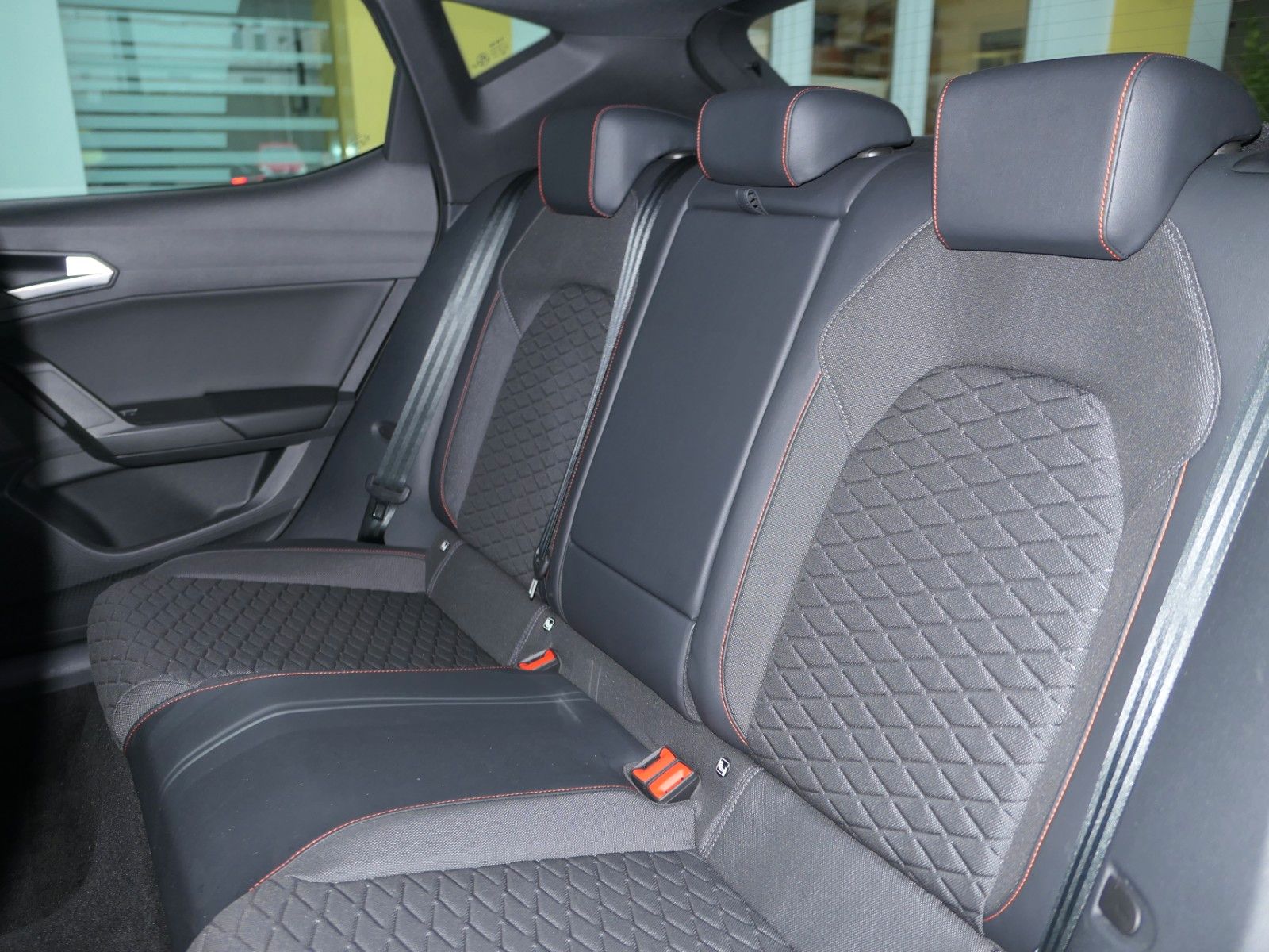 Fahrzeugabbildung SEAT Leon FR 1.5 eTSI*LM*DSG*ACC*RFK*NAVI*FullLink*