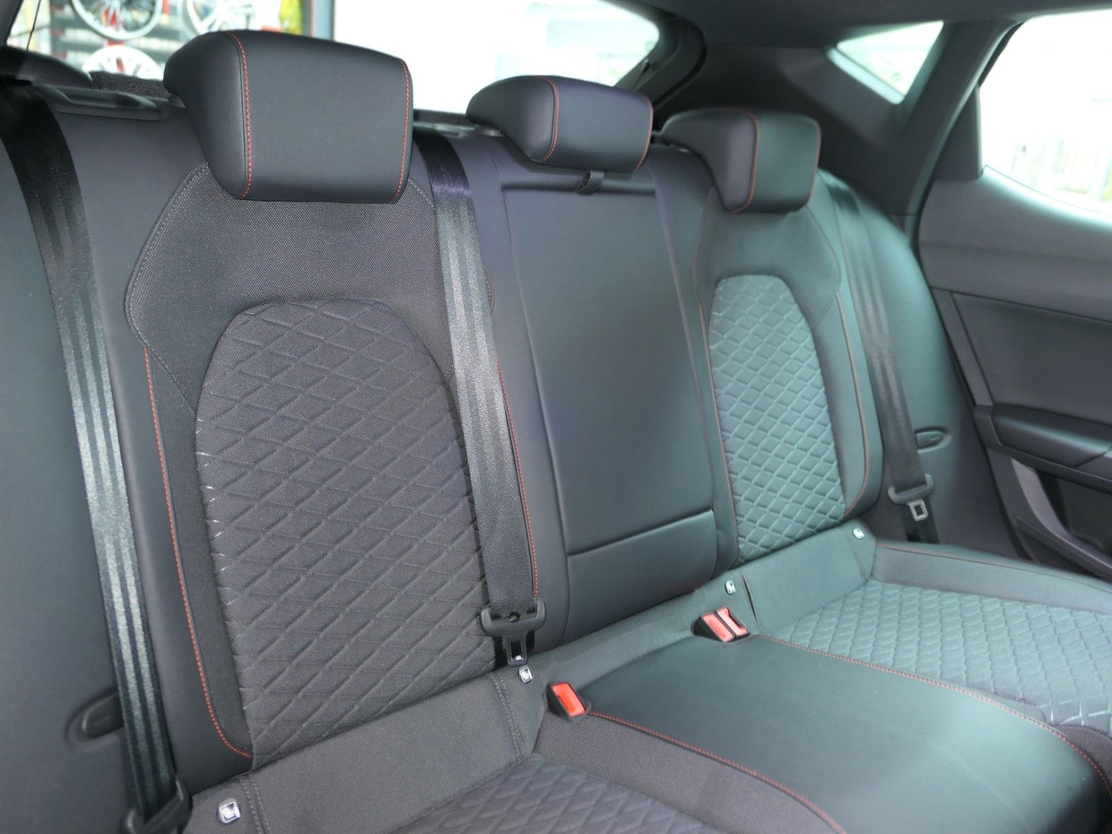 Fahrzeugabbildung SEAT Leon FR 1.5 eTSI*LM*DSG*ACC*RFK*NAVI*FullLink*