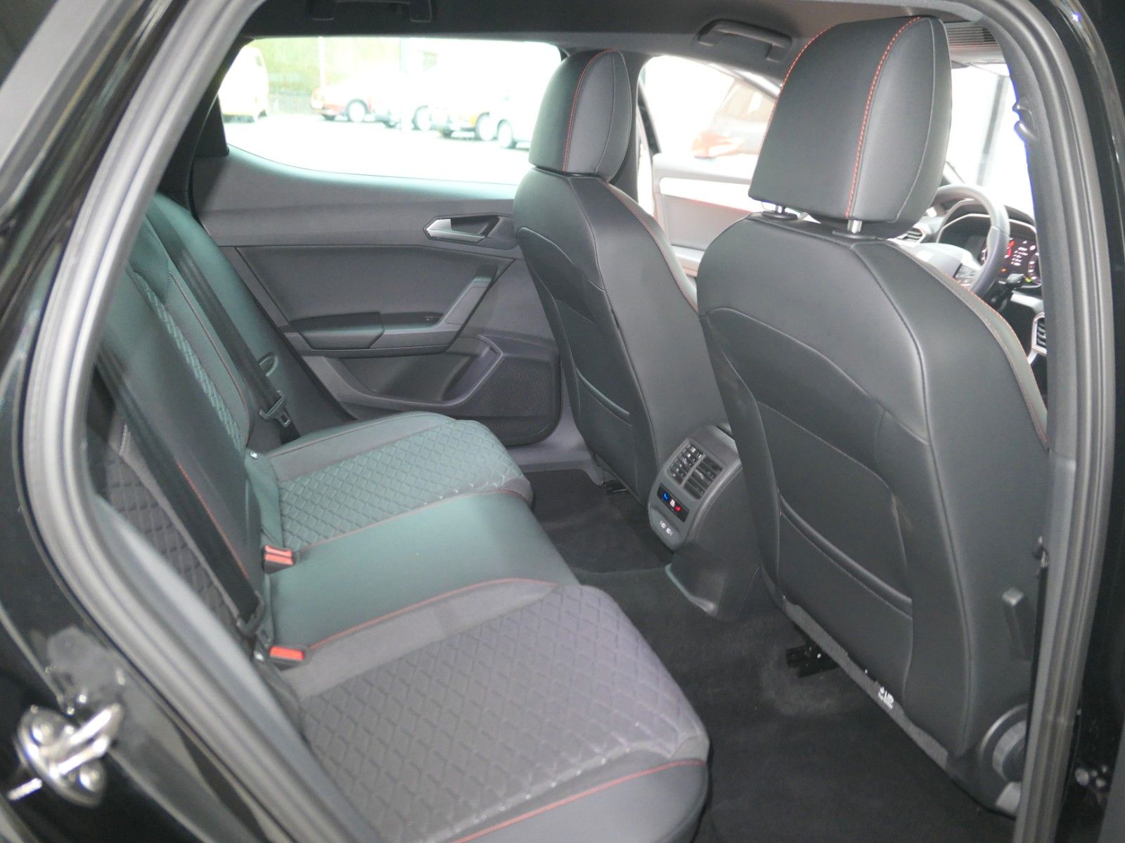 Fahrzeugabbildung SEAT Leon FR 1.5 eTSI*LM*DSG*ACC*RFK*NAVI*FullLink*