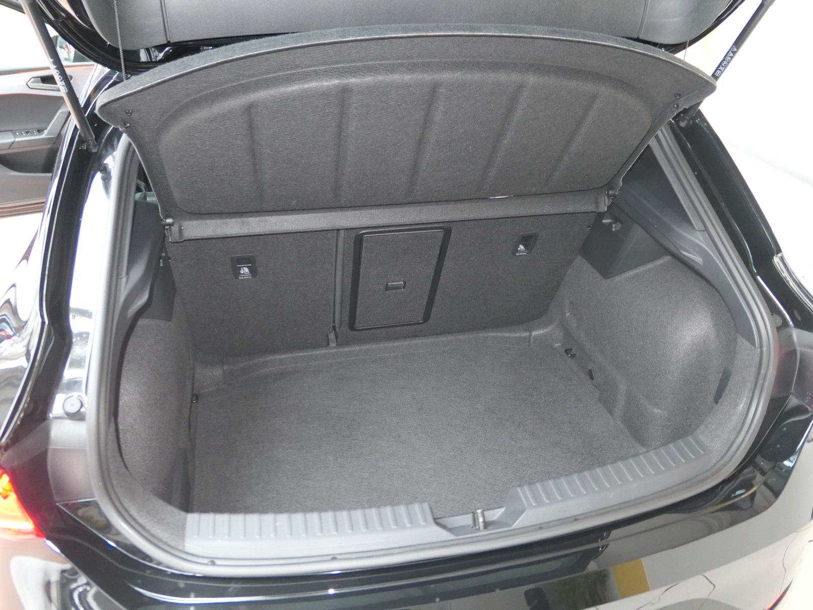 Fahrzeugabbildung SEAT Leon FR 1.5 eTSI*LM*DSG*ACC*RFK*NAVI*FullLink*