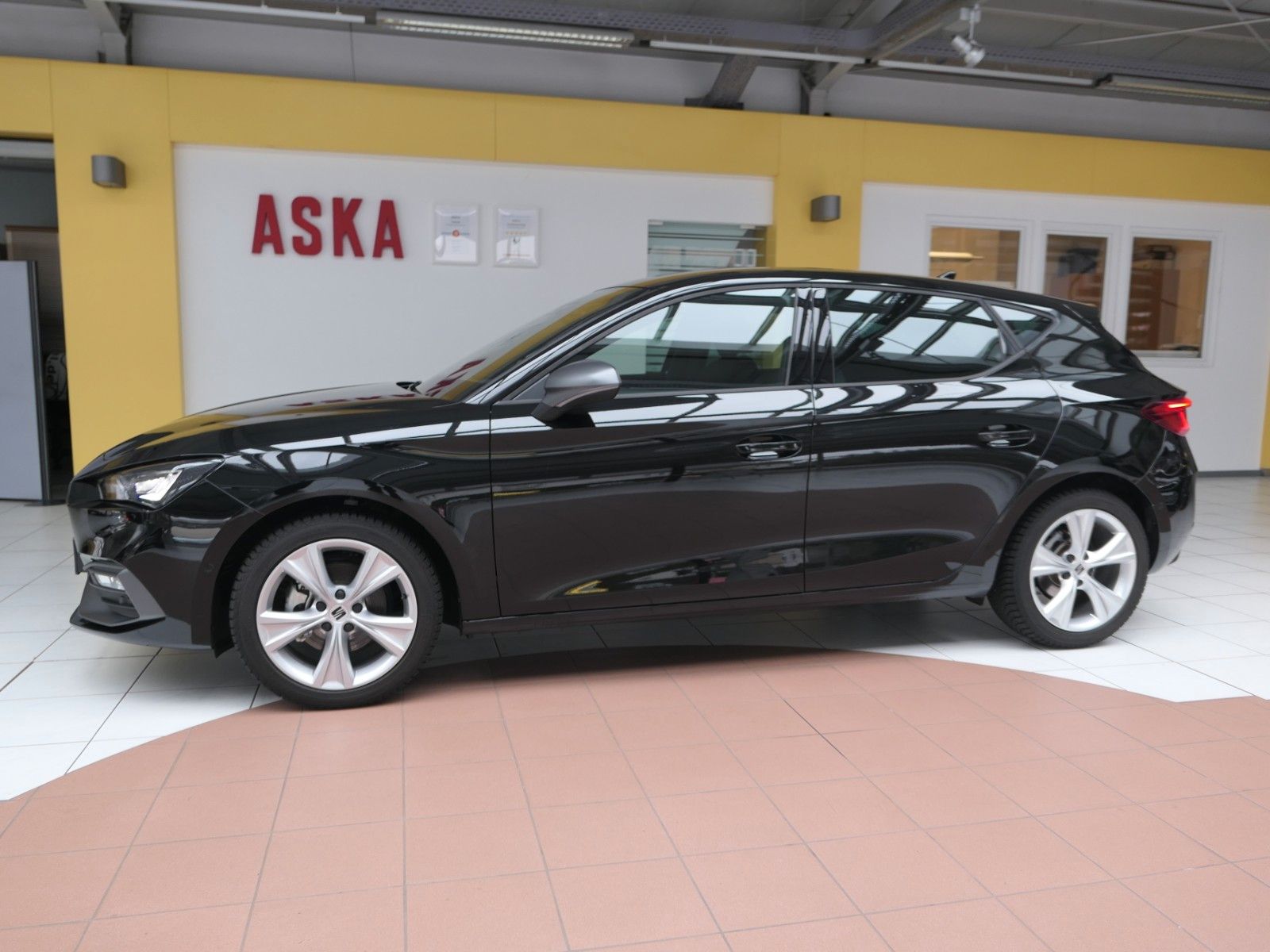 Fahrzeugabbildung SEAT Leon FR 1.5 eTSI*LM*DSG*ACC*RFK*NAVI*FullLink*