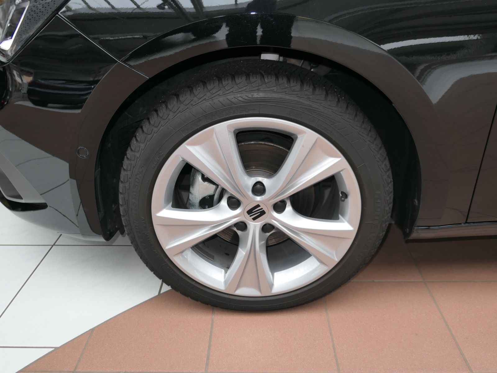 Fahrzeugabbildung SEAT Leon FR 1.5 eTSI*LM*DSG*ACC*RFK*NAVI*FullLink*