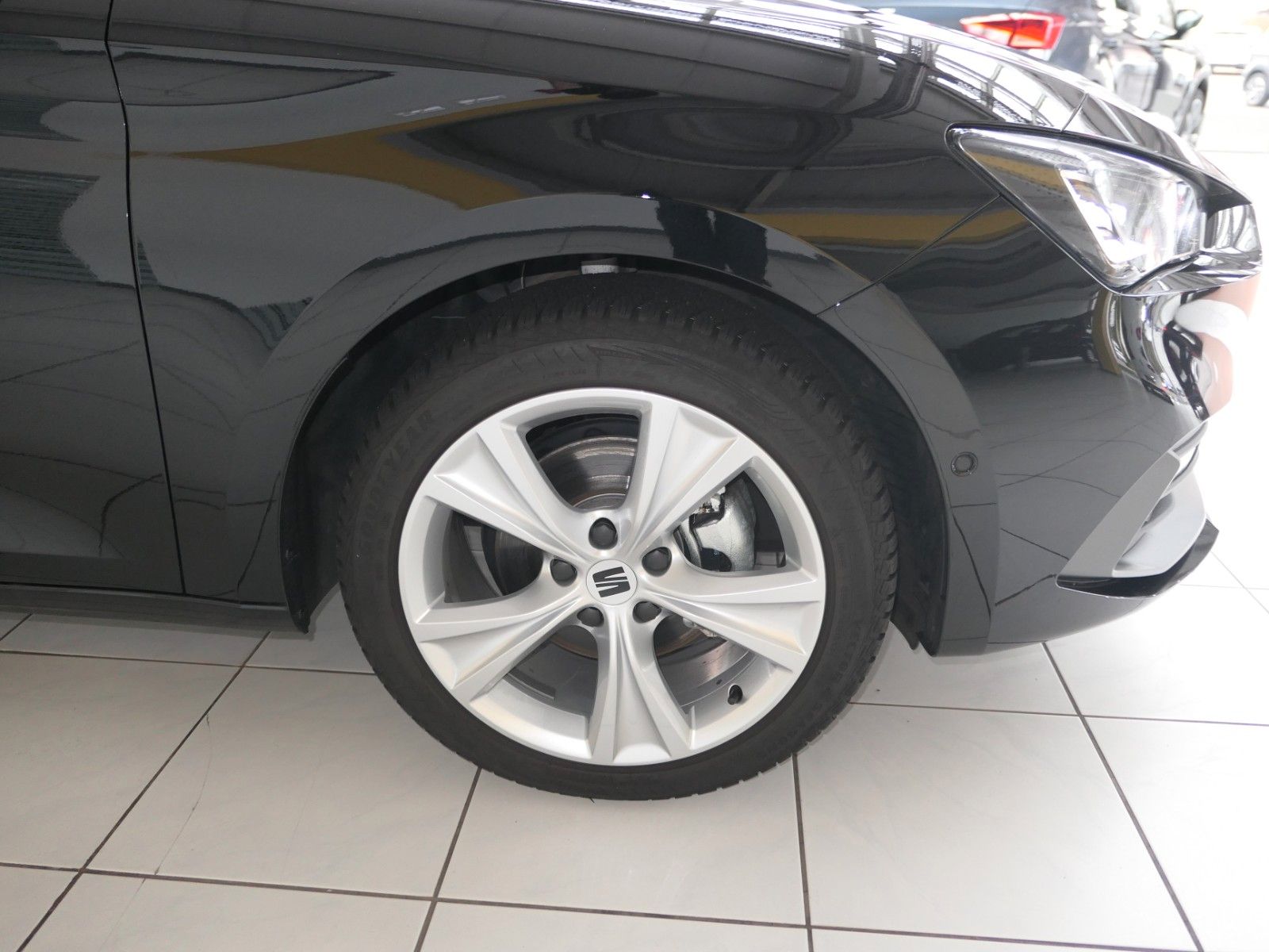 Fahrzeugabbildung SEAT Leon FR 1.5 eTSI*LM*DSG*ACC*RFK*NAVI*FullLink*