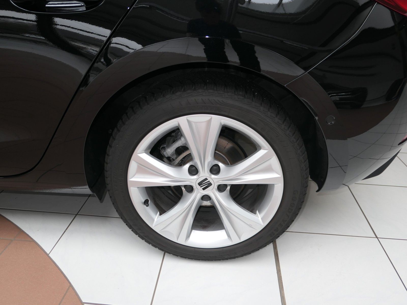 Fahrzeugabbildung SEAT Leon FR 1.5 eTSI*LM*DSG*ACC*RFK*NAVI*FullLink*