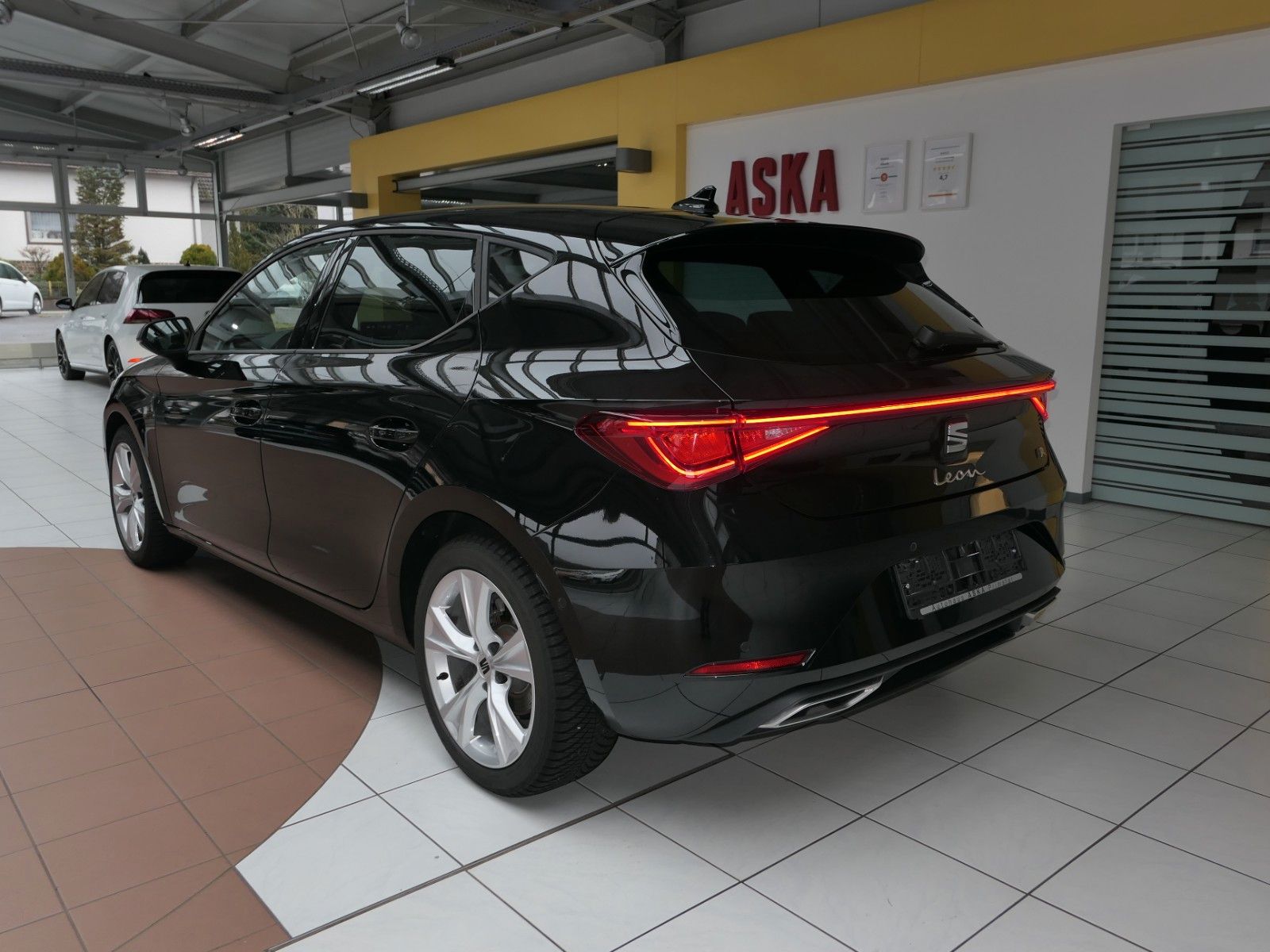Fahrzeugabbildung SEAT Leon FR 1.5 eTSI*LM*DSG*ACC*RFK*NAVI*FullLink*