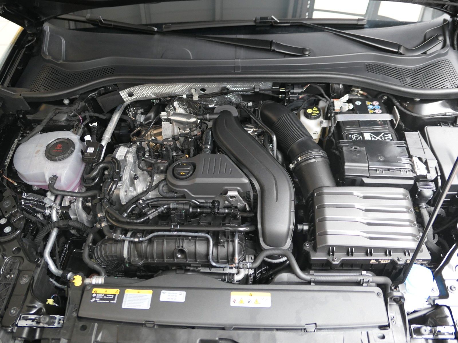 Fahrzeugabbildung SEAT Leon FR 1.5 eTSI*LM*DSG*ACC*RFK*NAVI*FullLink*