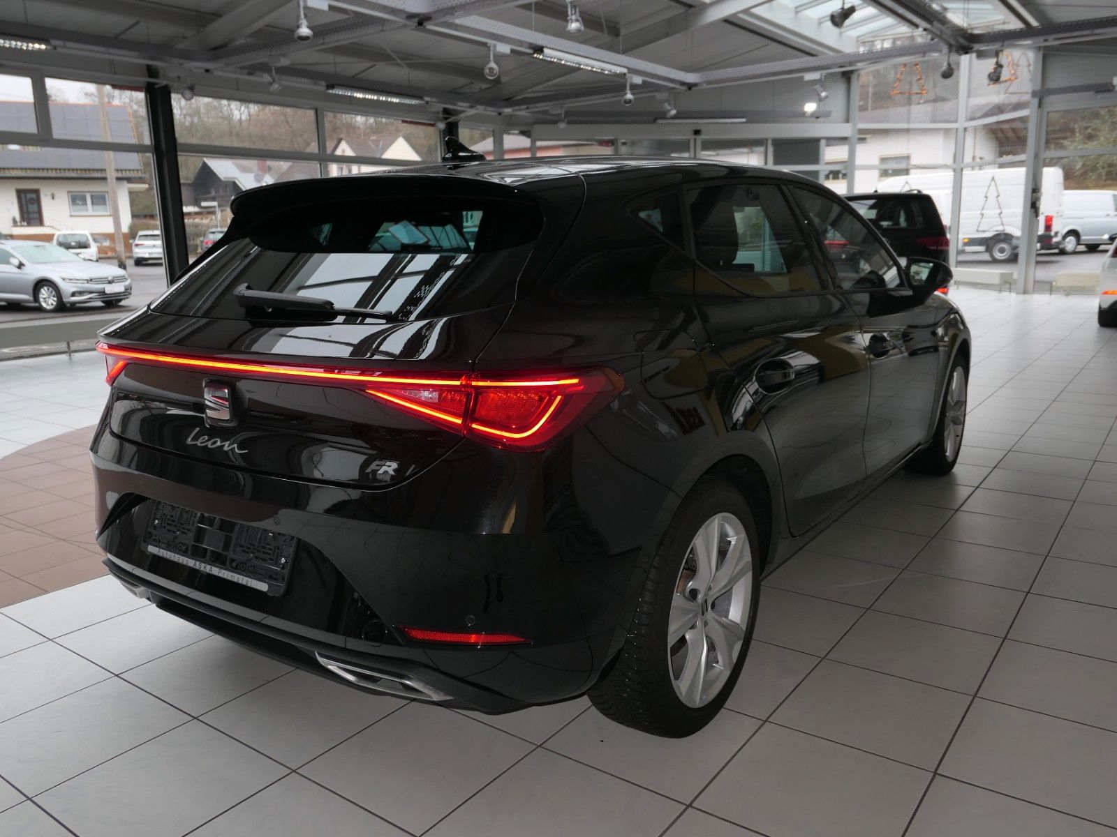 Fahrzeugabbildung SEAT Leon FR 1.5 eTSI*LM*DSG*ACC*RFK*NAVI*FullLink*