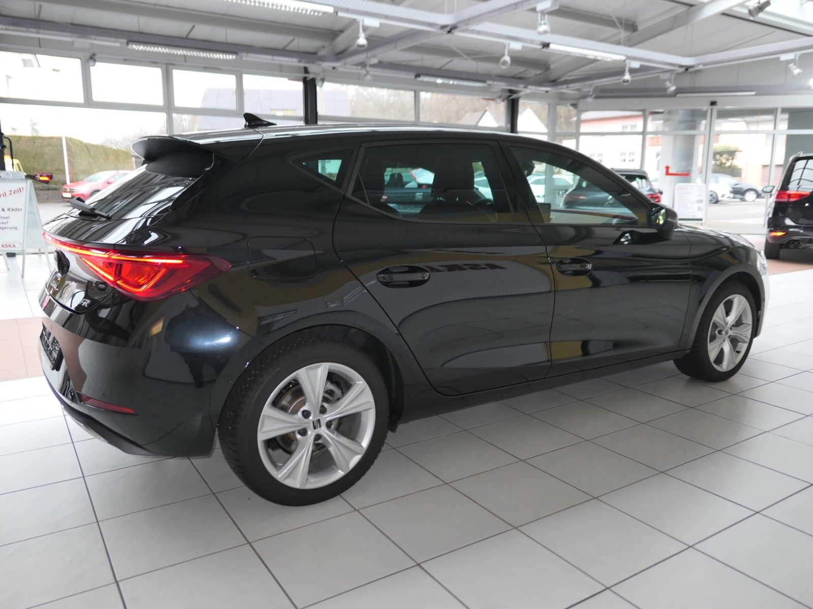 Fahrzeugabbildung SEAT Leon FR 1.5 eTSI*LM*DSG*ACC*RFK*NAVI*FullLink*