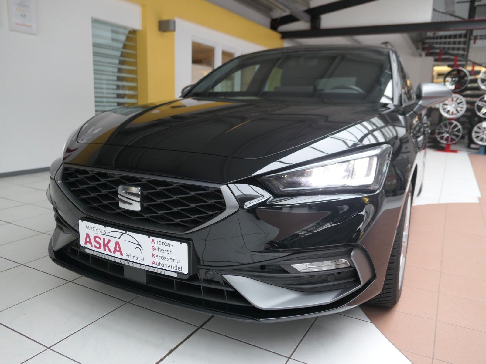 Fahrzeugabbildung SEAT Leon FR 1.5 eTSI*LM*DSG*ACC*RFK*NAVI*FullLink*