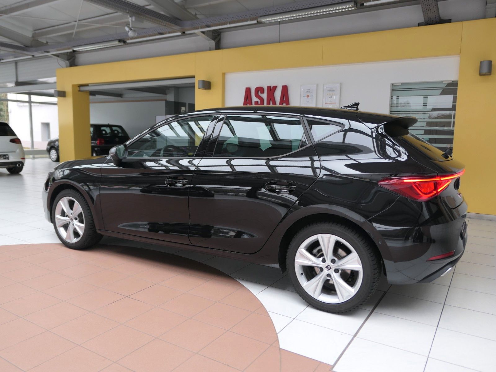 Fahrzeugabbildung SEAT Leon FR 1.5 eTSI*LM*DSG*ACC*RFK*NAVI*FullLink*