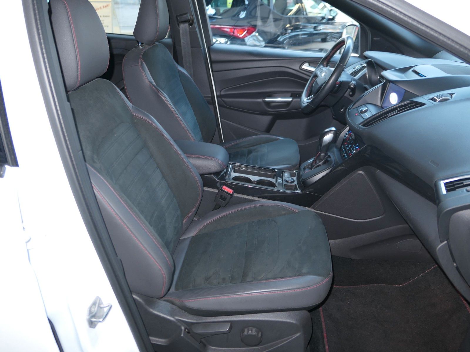 Fahrzeugabbildung Ford Kuga ST-Line*4x4*Autom.*LM*NAVI*AHK*RFK*el Heckk