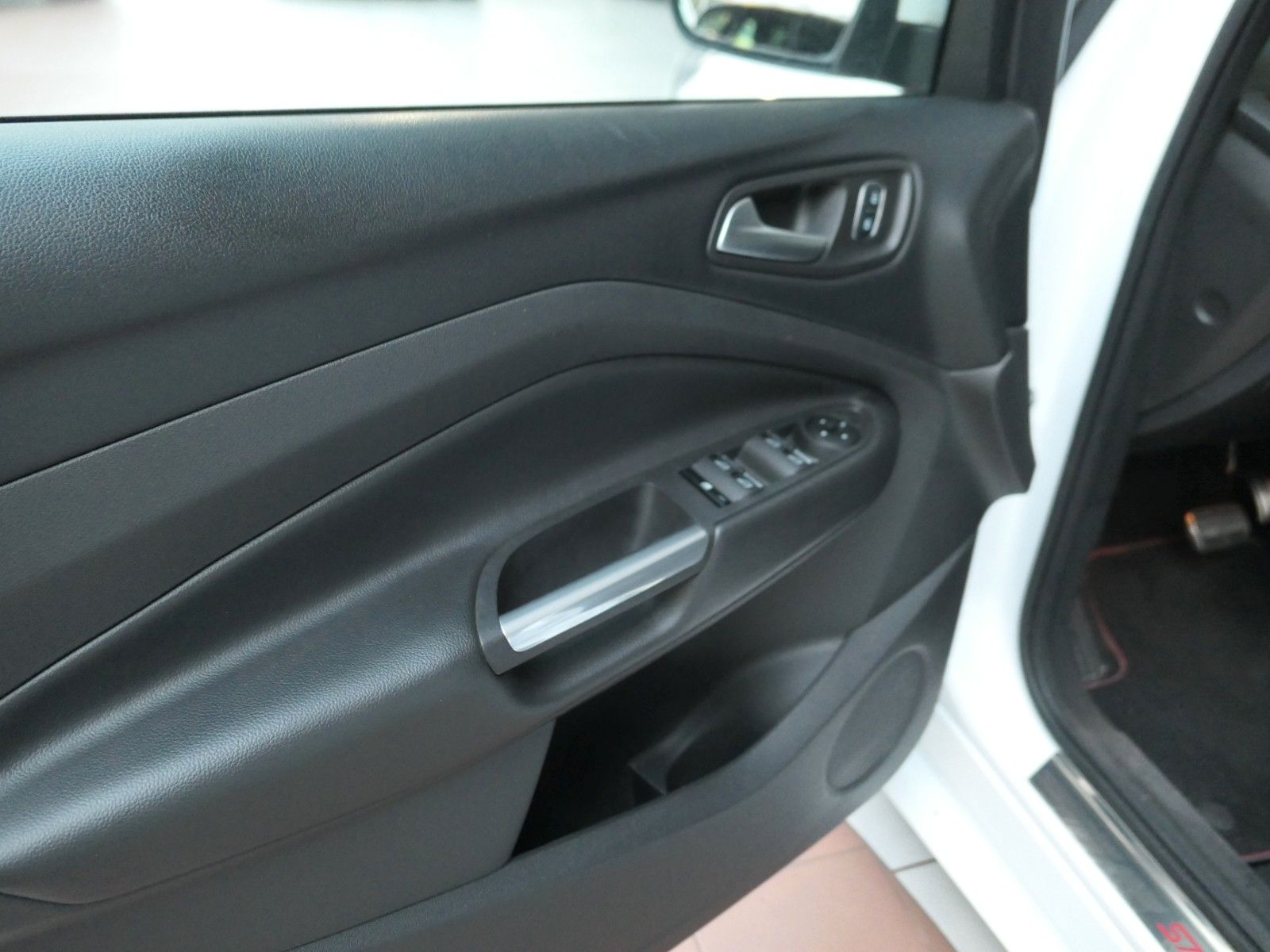 Fahrzeugabbildung Ford Kuga ST-Line*4x4*Autom.*LM*NAVI*AHK*RFK*el Heckk