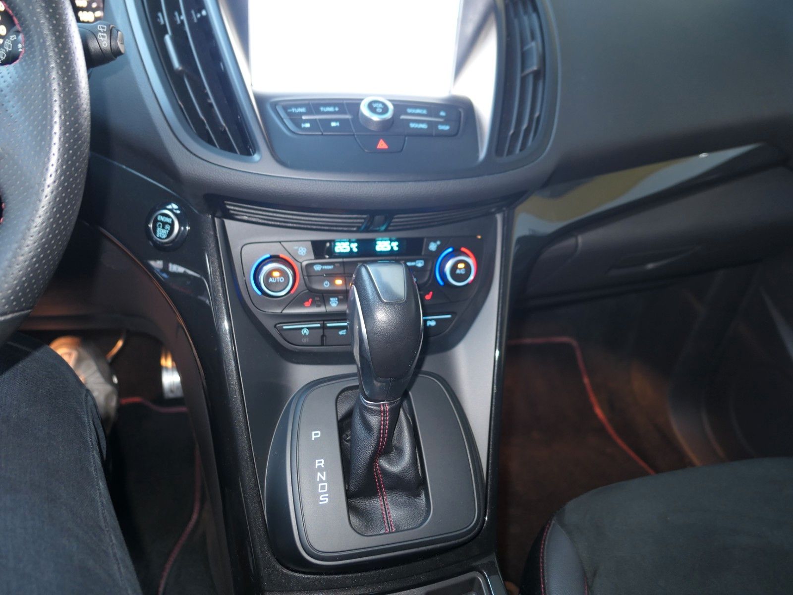 Fahrzeugabbildung Ford Kuga ST-Line*4x4*Autom.*LM*NAVI*AHK*RFK*el Heckk