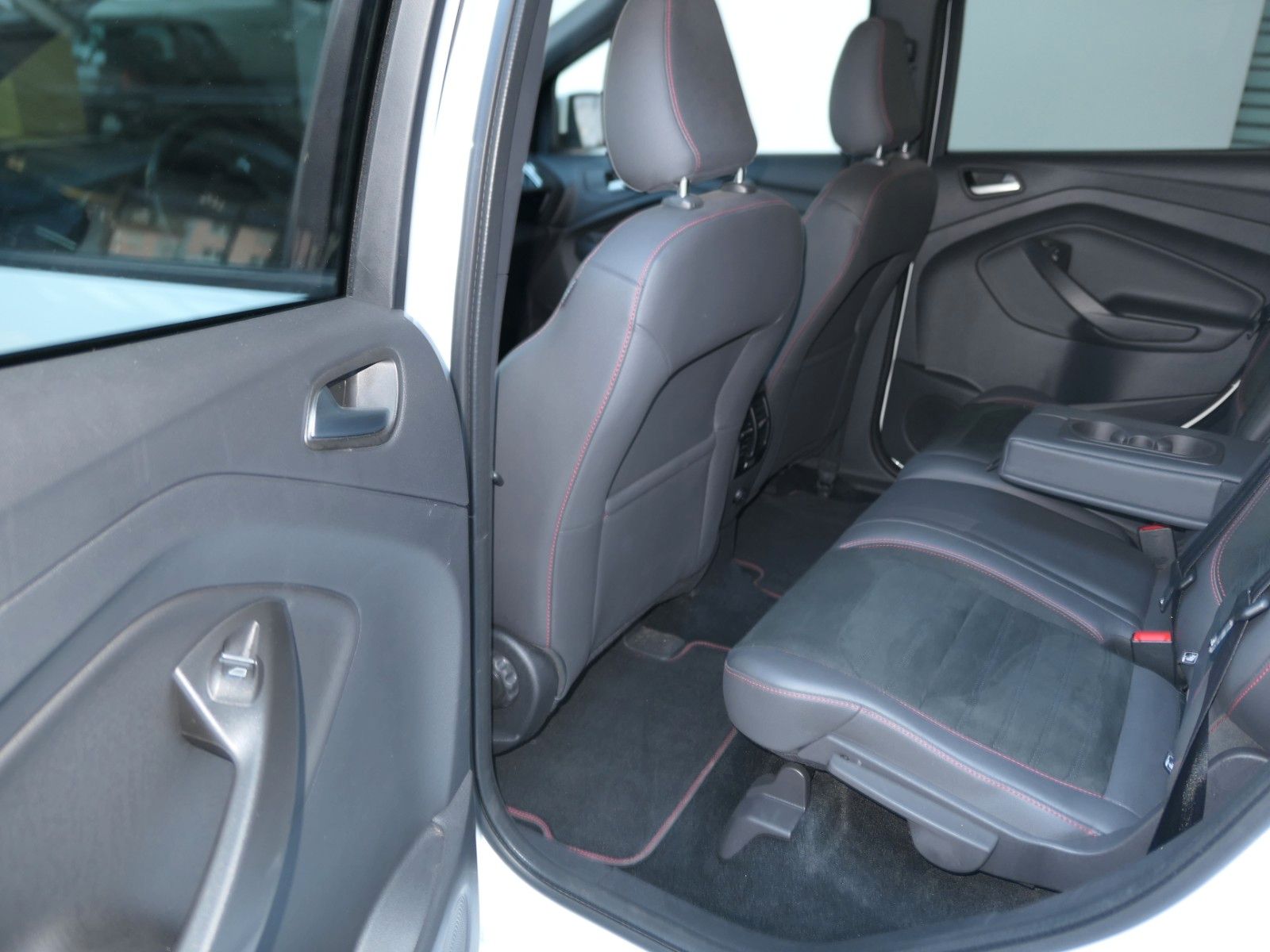 Fahrzeugabbildung Ford Kuga ST-Line*4x4*Autom.*LM*NAVI*AHK*RFK*el Heckk