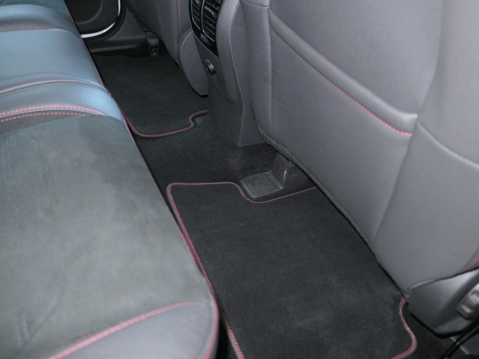 Fahrzeugabbildung Ford Kuga ST-Line*4x4*Autom.*LM*NAVI*AHK*RFK*el Heckk