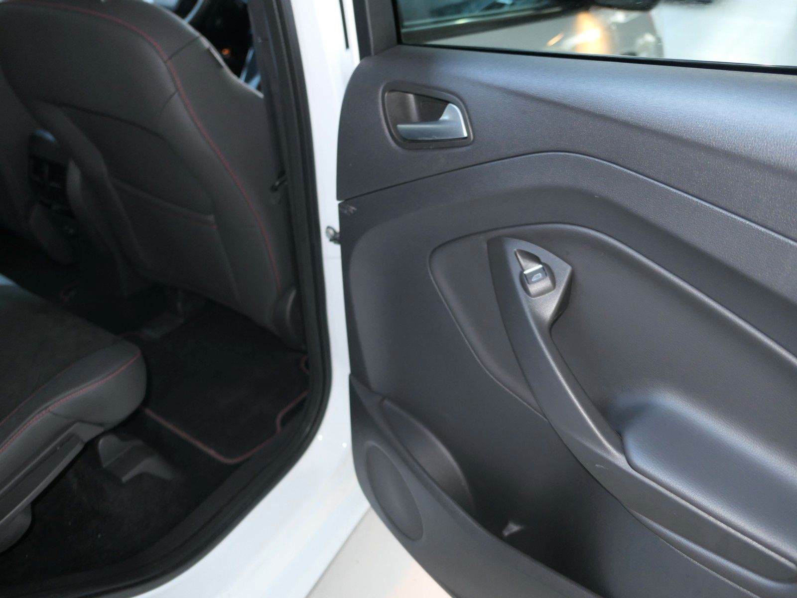 Fahrzeugabbildung Ford Kuga ST-Line*4x4*Autom.*LM*NAVI*AHK*RFK*el Heckk