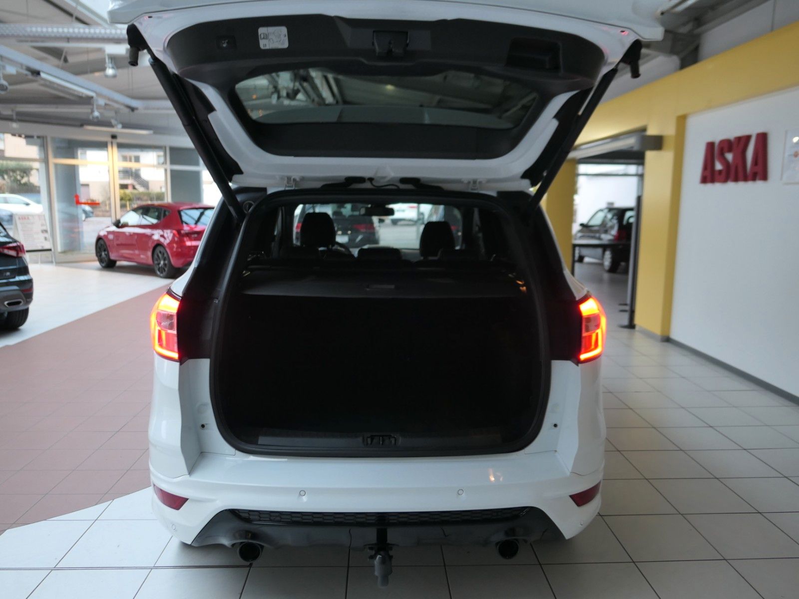 Fahrzeugabbildung Ford Kuga ST-Line*4x4*Autom.*LM*NAVI*AHK*RFK*el Heckk