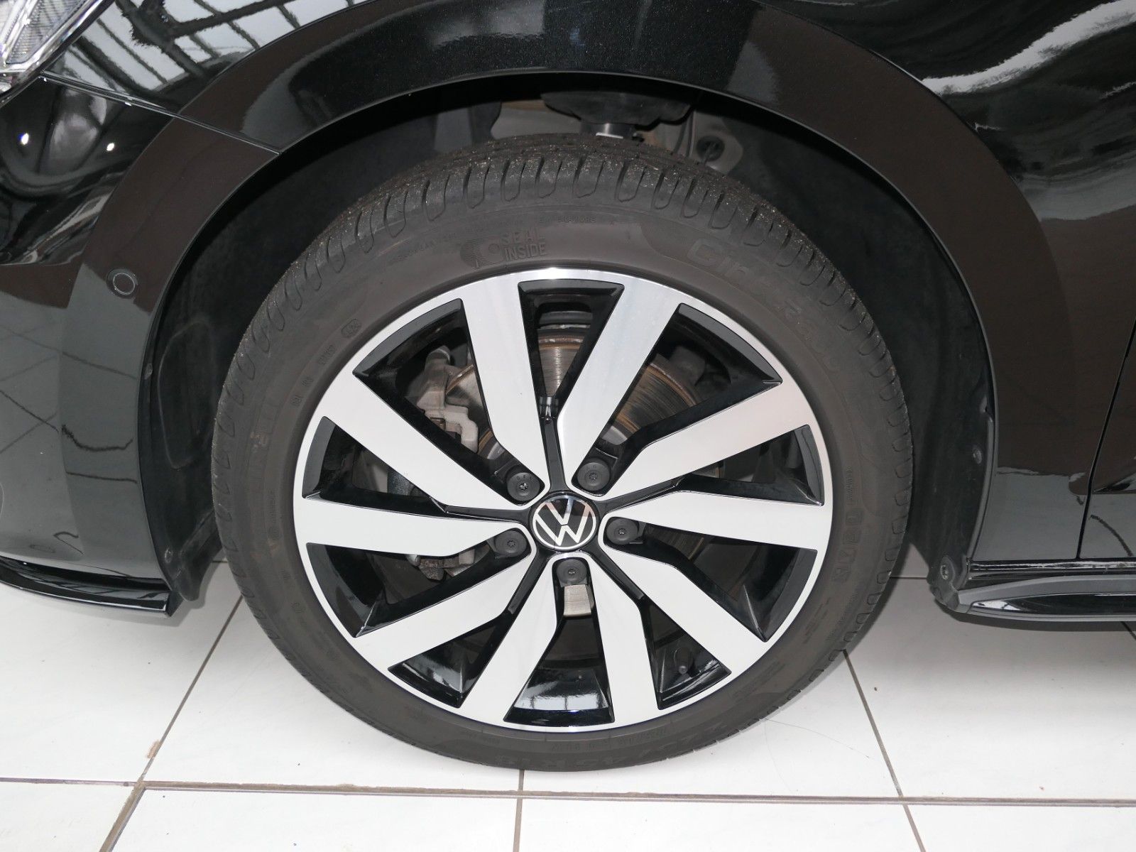 Fahrzeugabbildung Volkswagen Touran Highline*R-Line-Pak*DSG*NAVI*AHK*Panorama