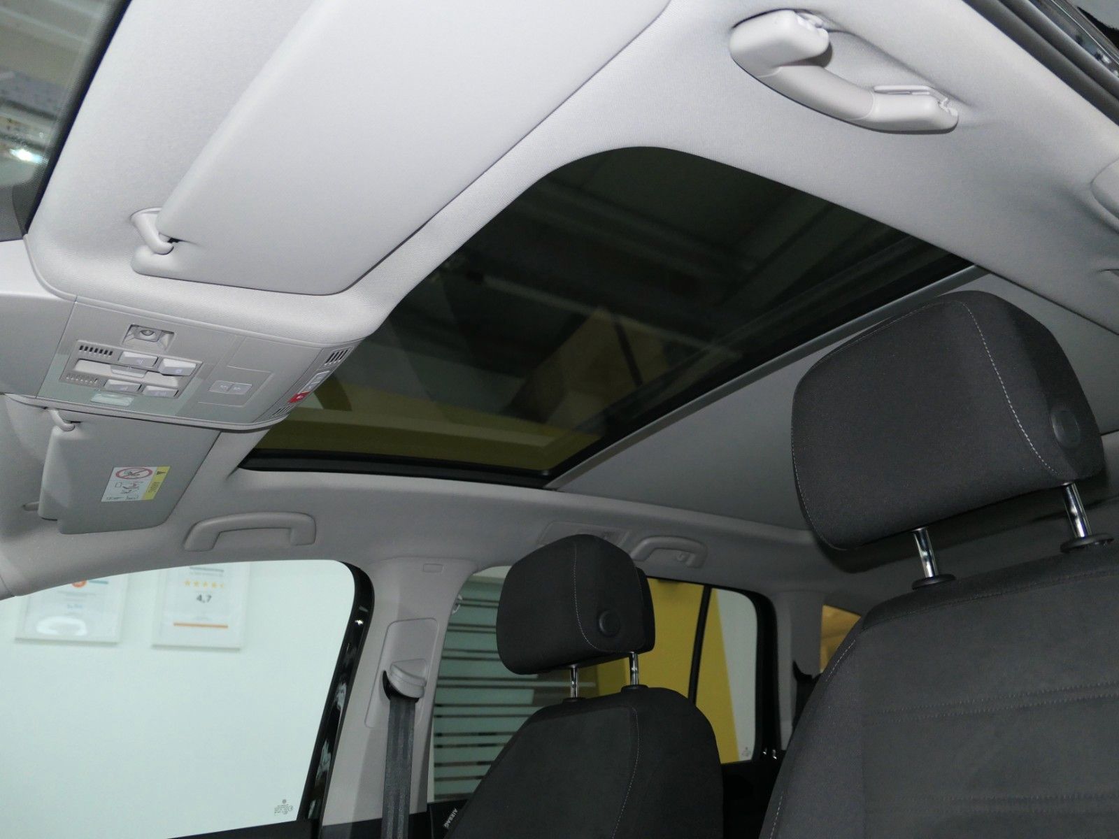 Fahrzeugabbildung Volkswagen Touran Highline*R-Line-Pak*DSG*NAVI*AHK*Panorama