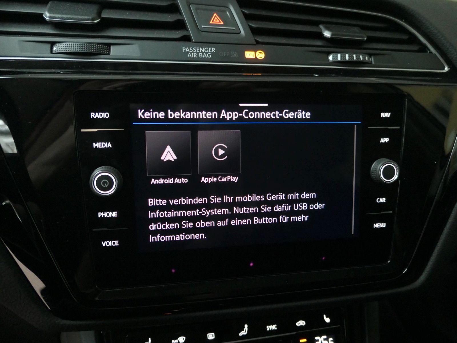 Fahrzeugabbildung Volkswagen Touran Highline*R-Line-Pak*DSG*NAVI*AHK*Panorama