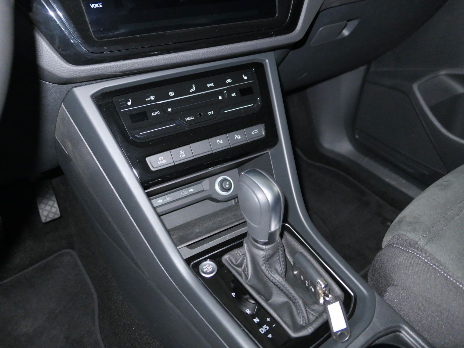 Fahrzeugabbildung Volkswagen Touran Highline*R-Line-Pak*DSG*NAVI*AHK*Panorama