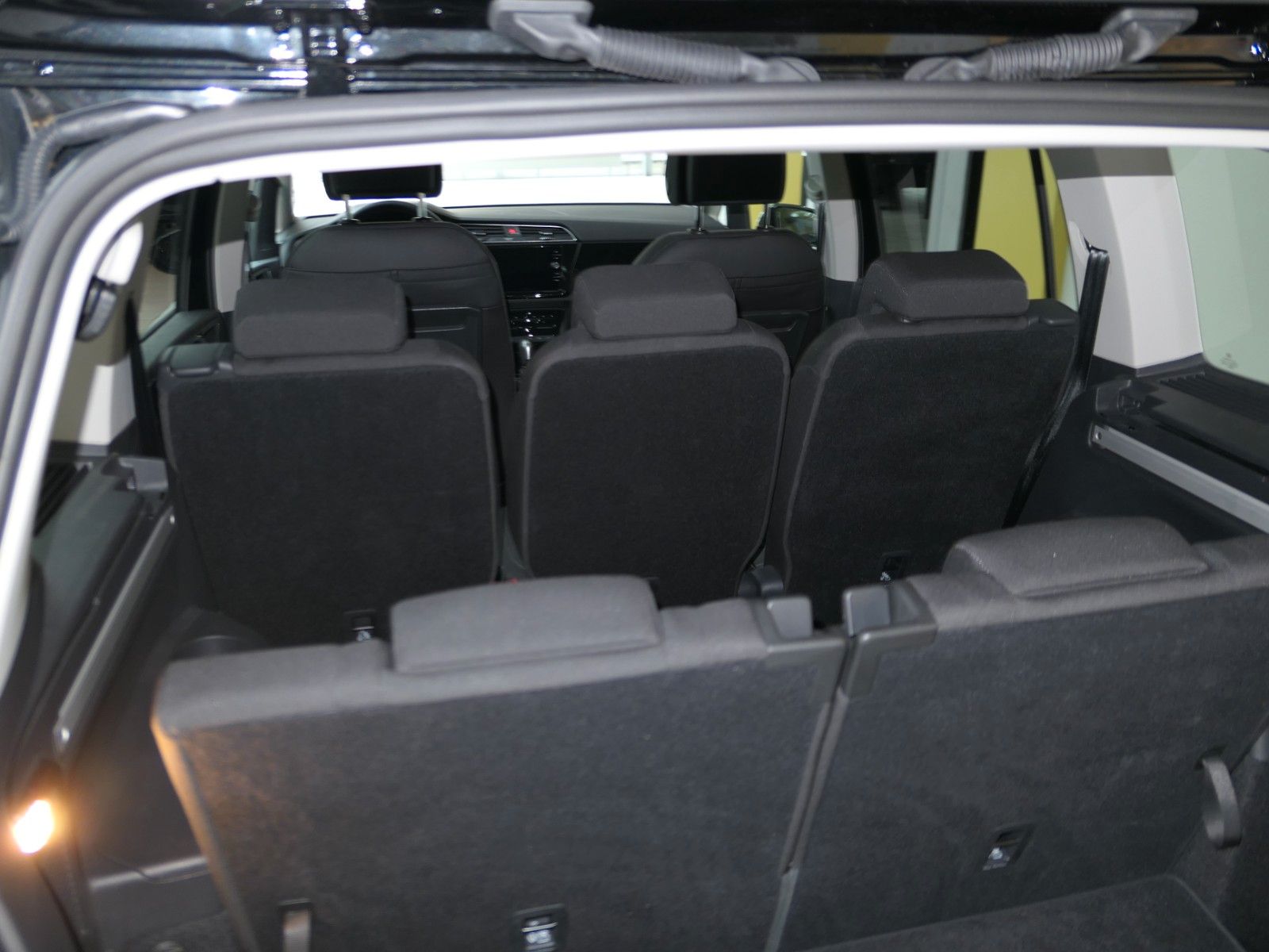 Fahrzeugabbildung Volkswagen Touran Highline*R-Line-Pak*DSG*NAVI*AHK*Panorama