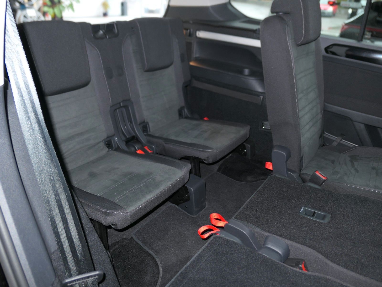 Fahrzeugabbildung Volkswagen Touran Highline*R-Line-Pak*DSG*NAVI*AHK*Panorama