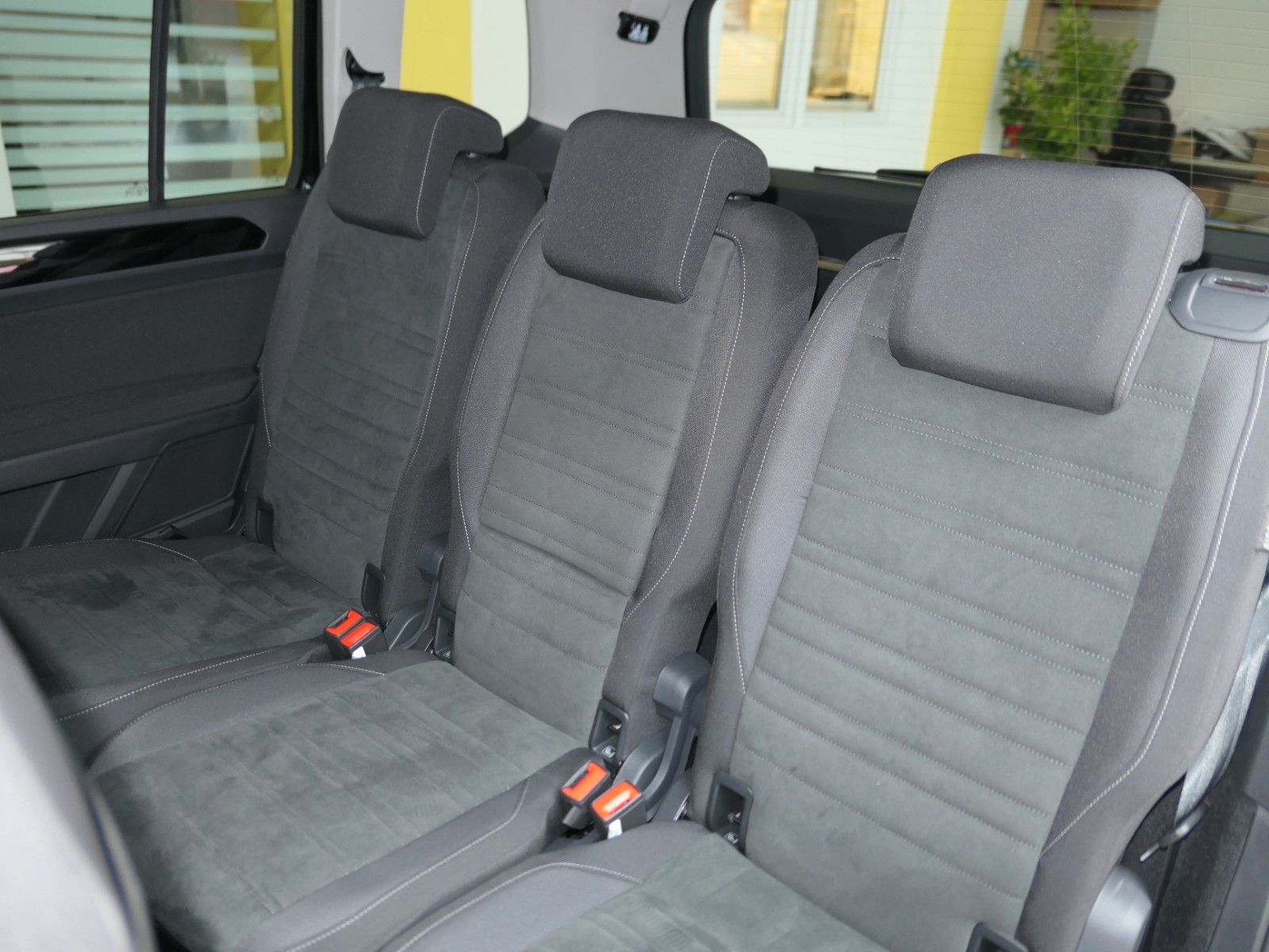 Fahrzeugabbildung Volkswagen Touran Highline*R-Line-Pak*DSG*NAVI*AHK*Panorama