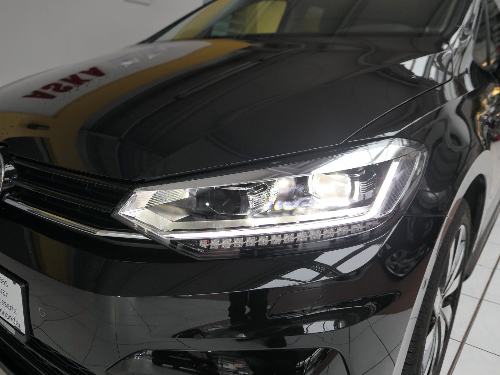 Fahrzeugabbildung Volkswagen Touran Highline*R-Line-Pak*DSG*NAVI*AHK*Panorama