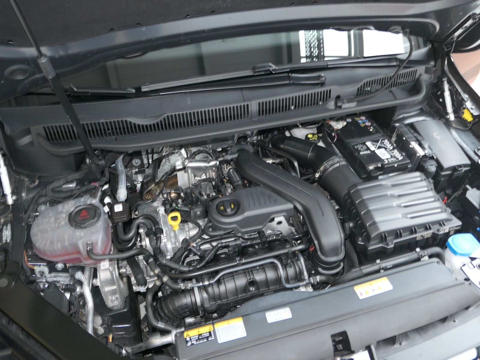 Fahrzeugabbildung Volkswagen Touran Highline*R-Line-Pak*DSG*NAVI*AHK*Panorama