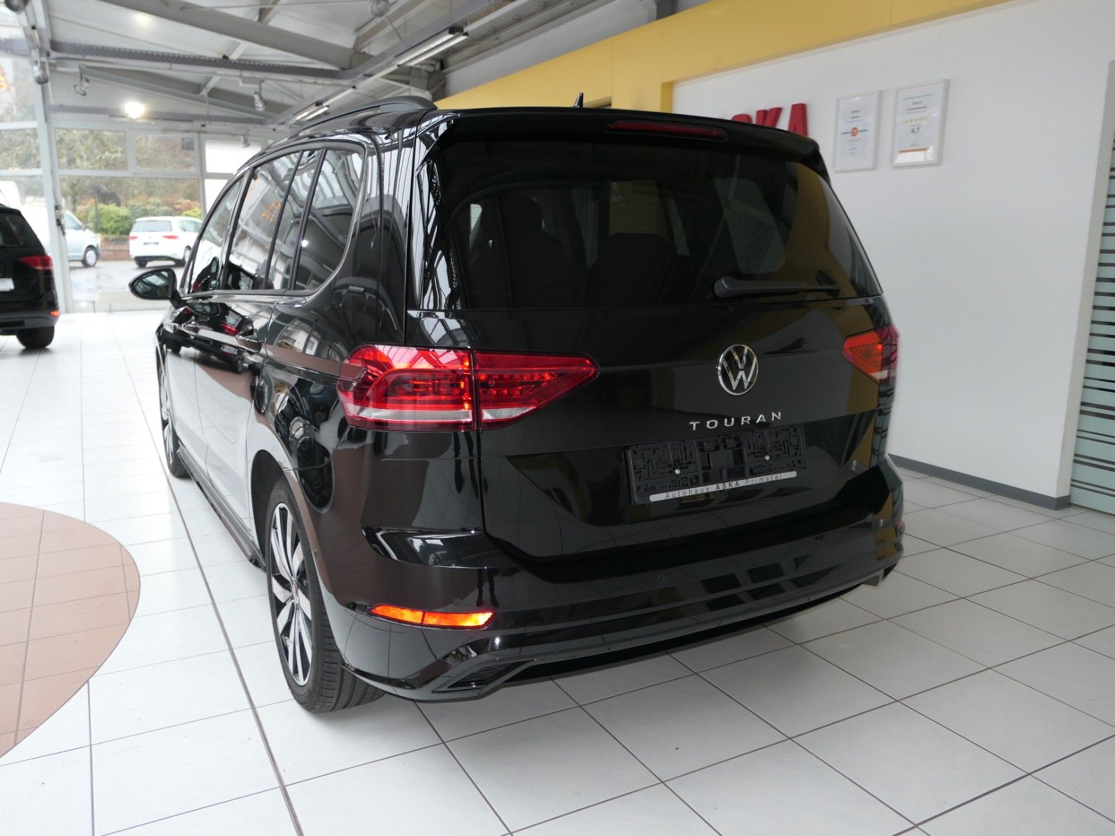 Fahrzeugabbildung Volkswagen Touran Highline*R-Line-Pak*DSG*NAVI*AHK*Panorama