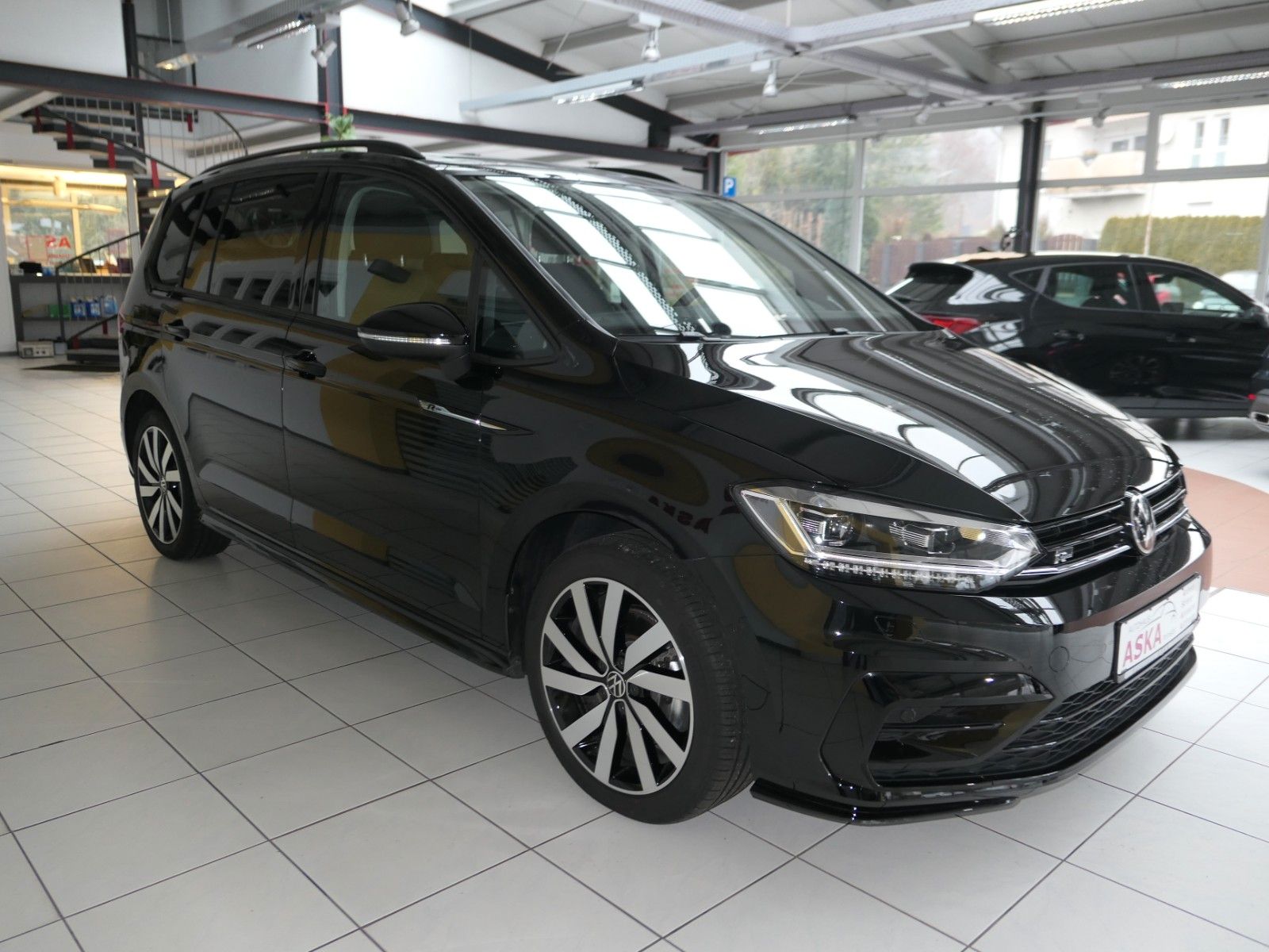 Fahrzeugabbildung Volkswagen Touran Highline*R-Line-Pak*DSG*NAVI*AHK*Panorama