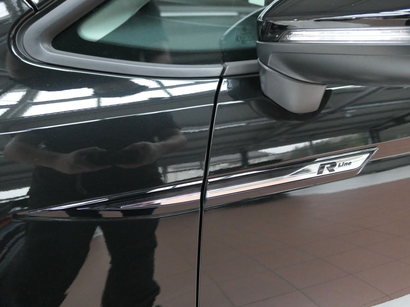 Fahrzeugabbildung Volkswagen Touran Highline*R-Line-Pak*DSG*NAVI*AHK*Panorama