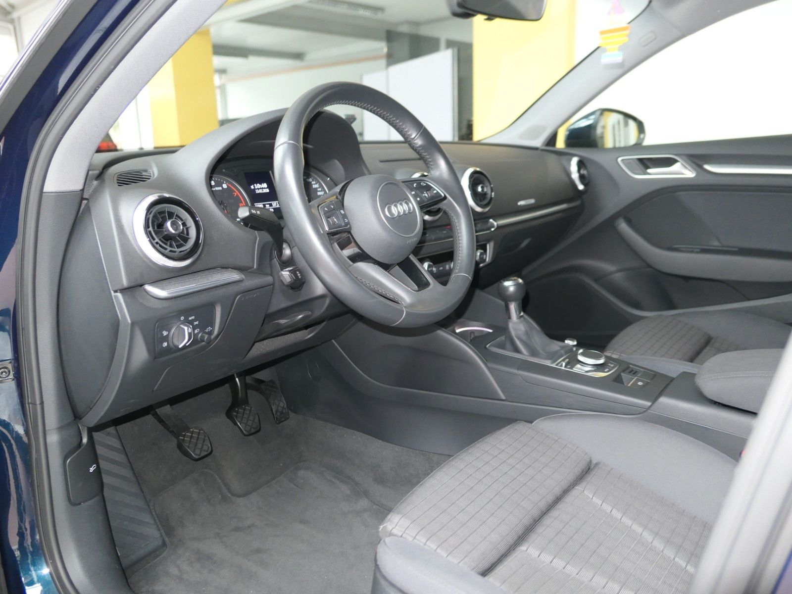 Fahrzeugabbildung Audi A3 Sportback TFSI sport*LM*PDC*NAVI*Xenon*´TOP